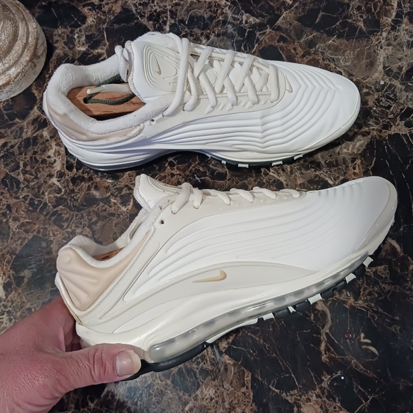 ⚫️  Nike AirMax Deluxe Streetwear/Lifestyle Shoes Size 7 Men/8.5 Women - Picture 6 of 13